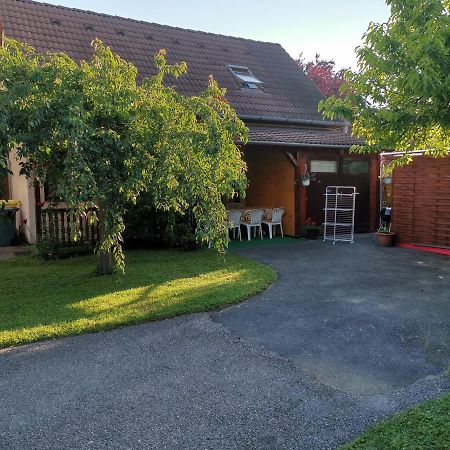 Erika Vendeghaz Centrumban Balatonkeresztúr Exterior foto