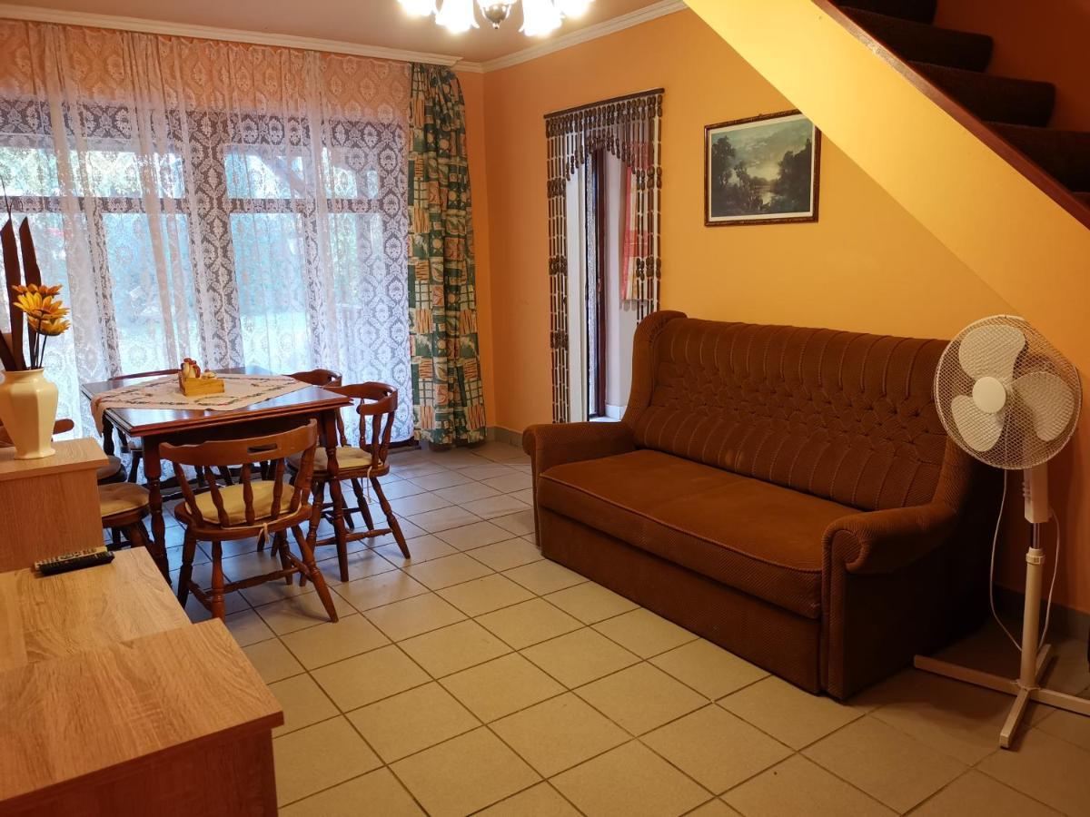 Erika Vendeghaz Centrumban Balatonkeresztúr Exterior foto