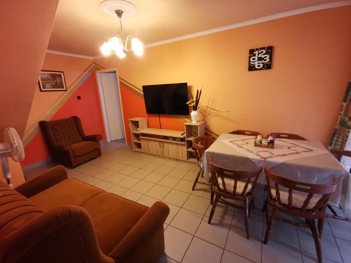 Erika Vendeghaz Centrumban Balatonkeresztúr Exterior foto