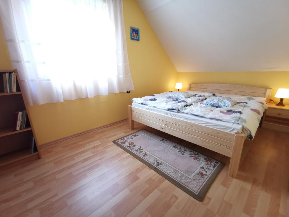 Erika Vendeghaz Centrumban Balatonkeresztúr Exterior foto