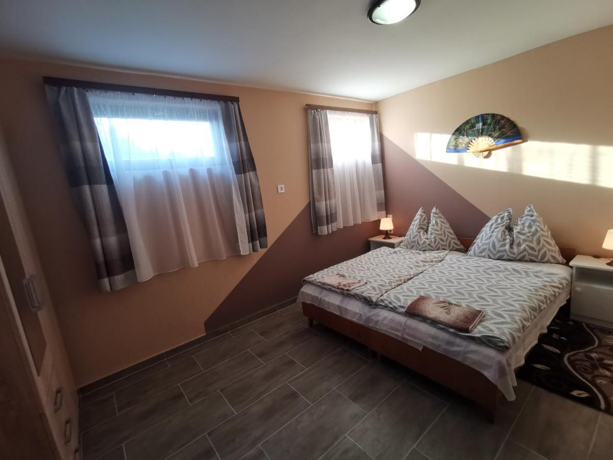 Erika Vendeghaz Centrumban Balatonkeresztúr Exterior foto