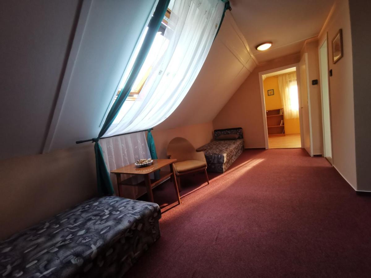 Erika Vendeghaz Centrumban Balatonkeresztúr Exterior foto